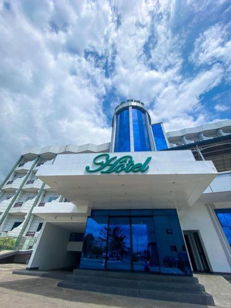 Hotel Vallee Des Princes Douala Exterior foto